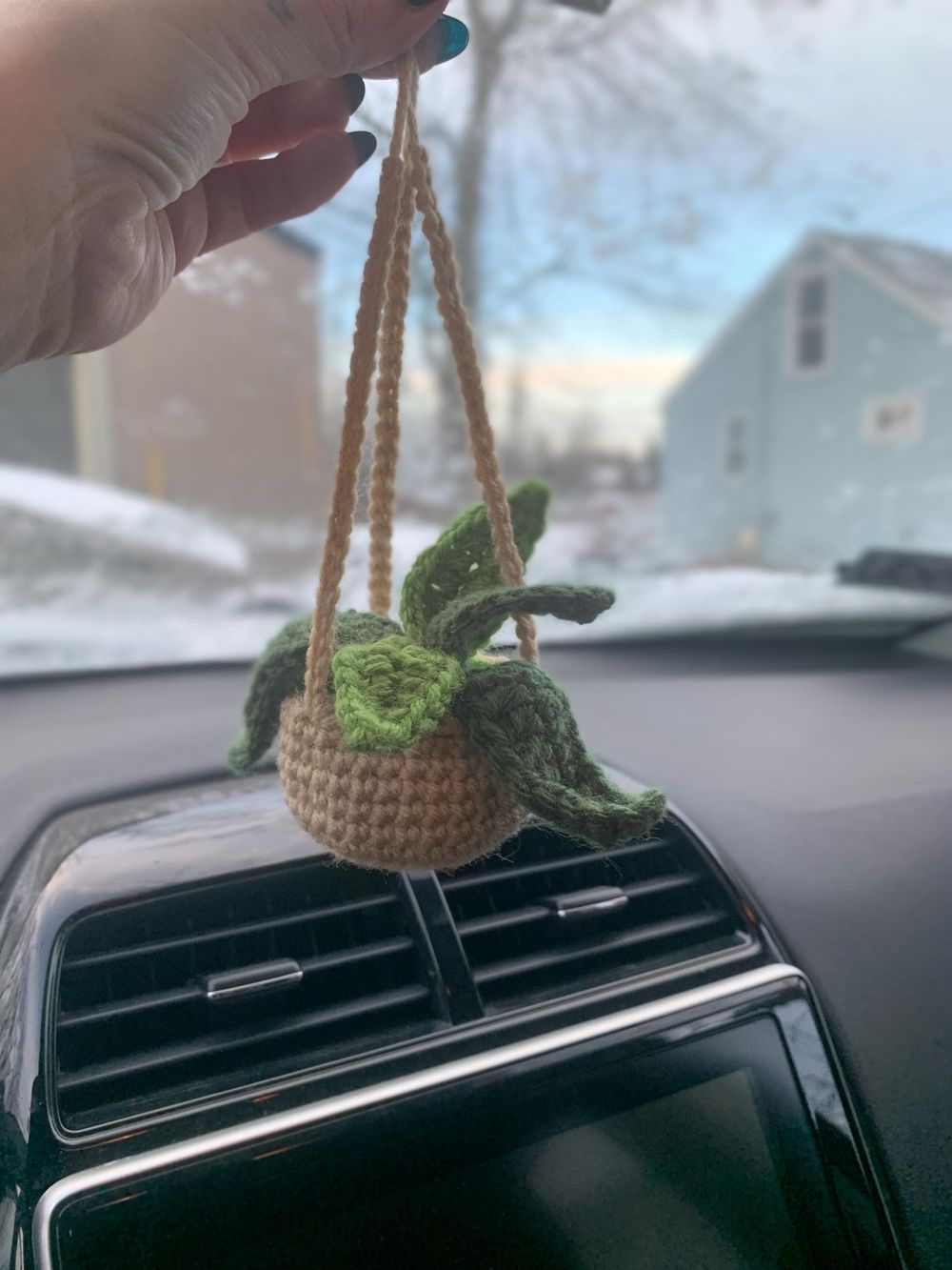 🌿 Pocket Plant Hanger – Crocheted Car Charm